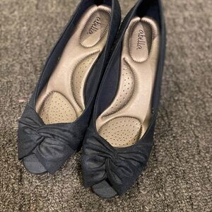 Abella Women's Black Bow Peep Toe Flats